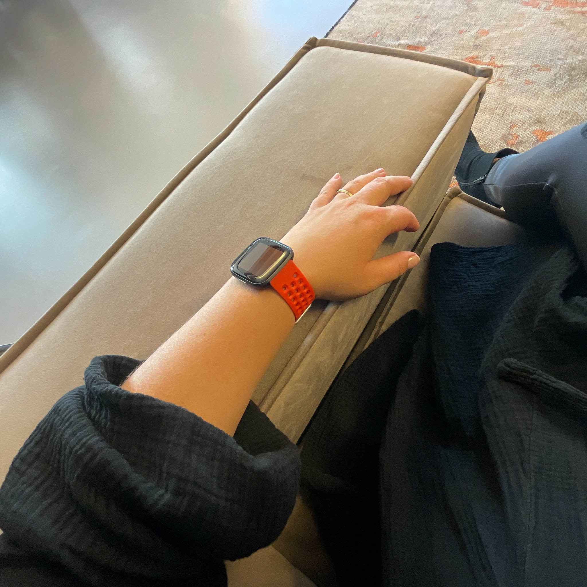 Fitbit Versa sport point band - rood