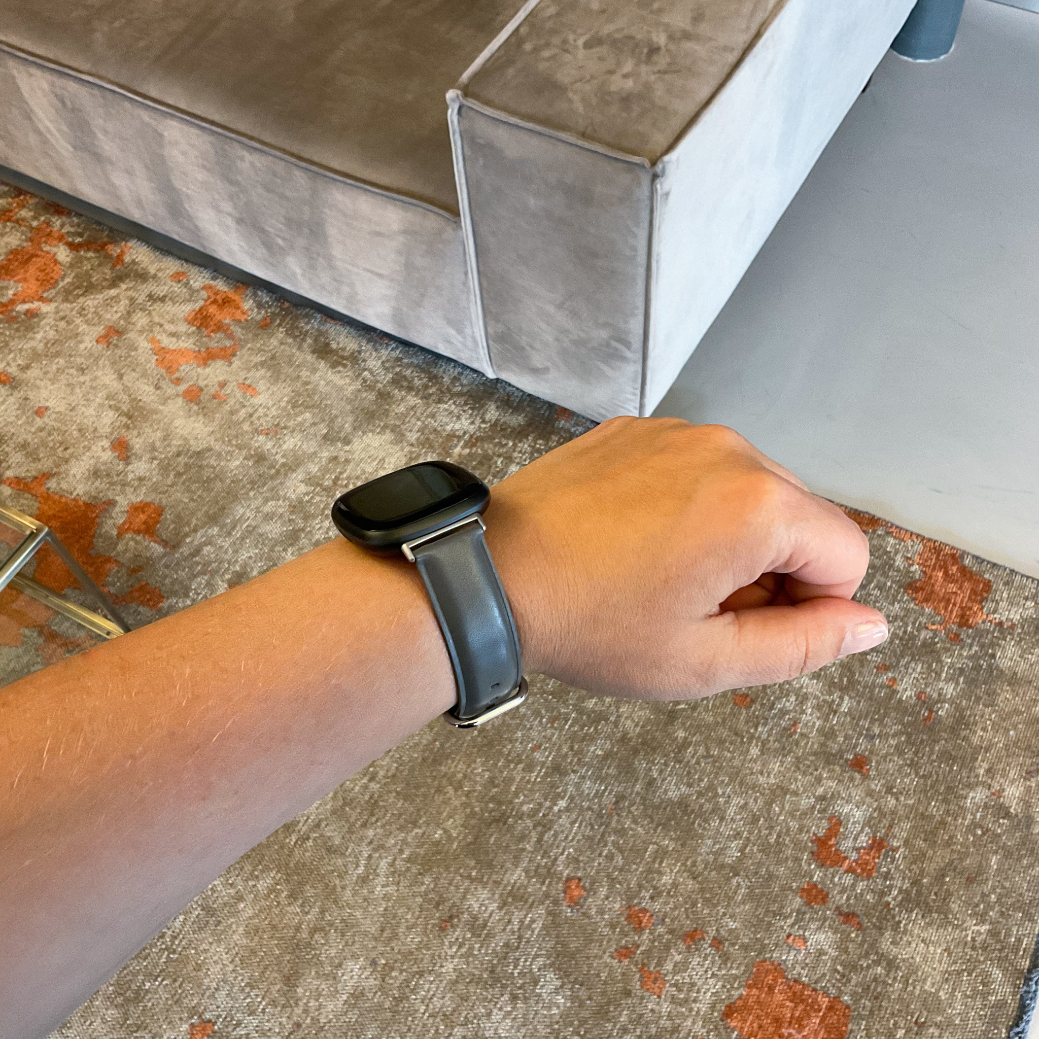 Fitbit Versa 3 / Sense leren band - grijs