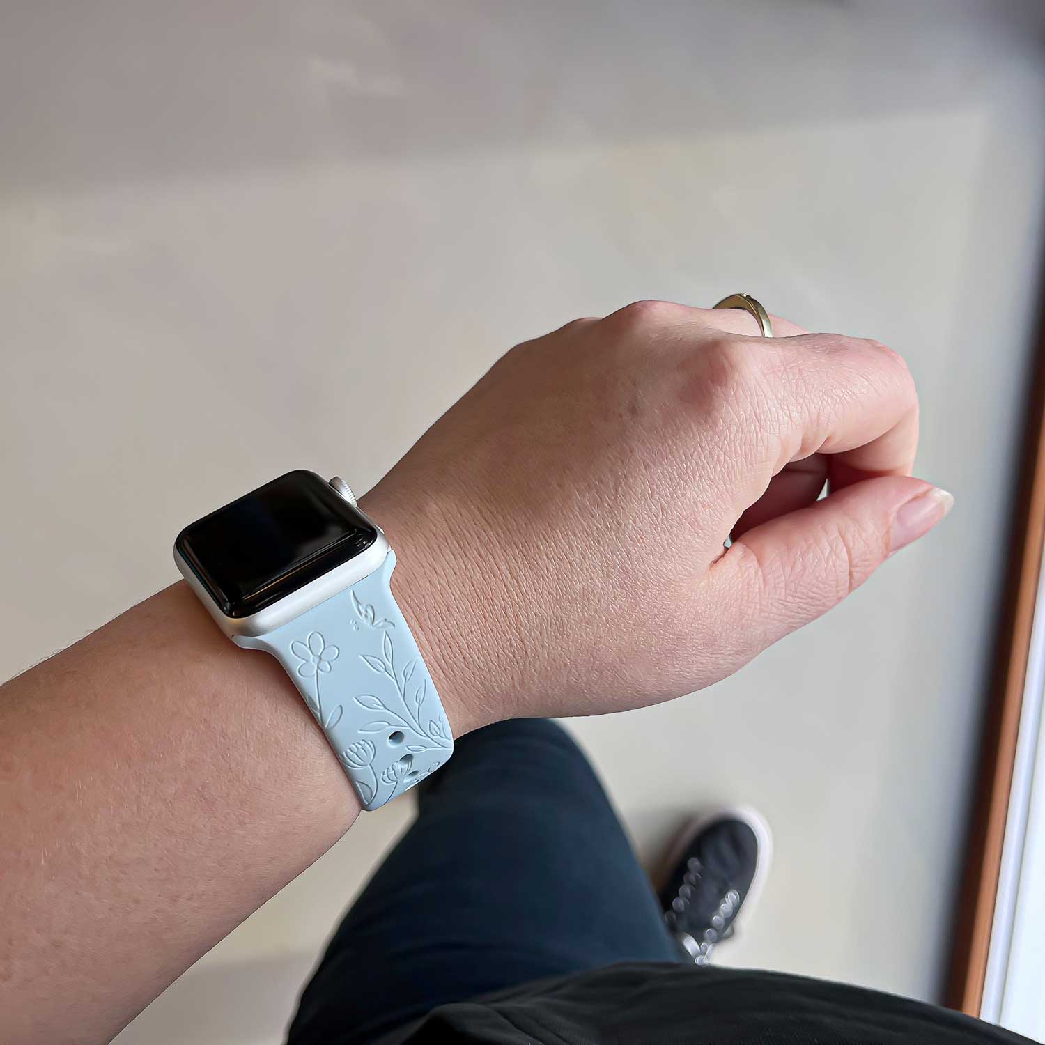 Apple-Watch-print-sport-band-bloemen-blauw-7440850125103-123watches-sfeer