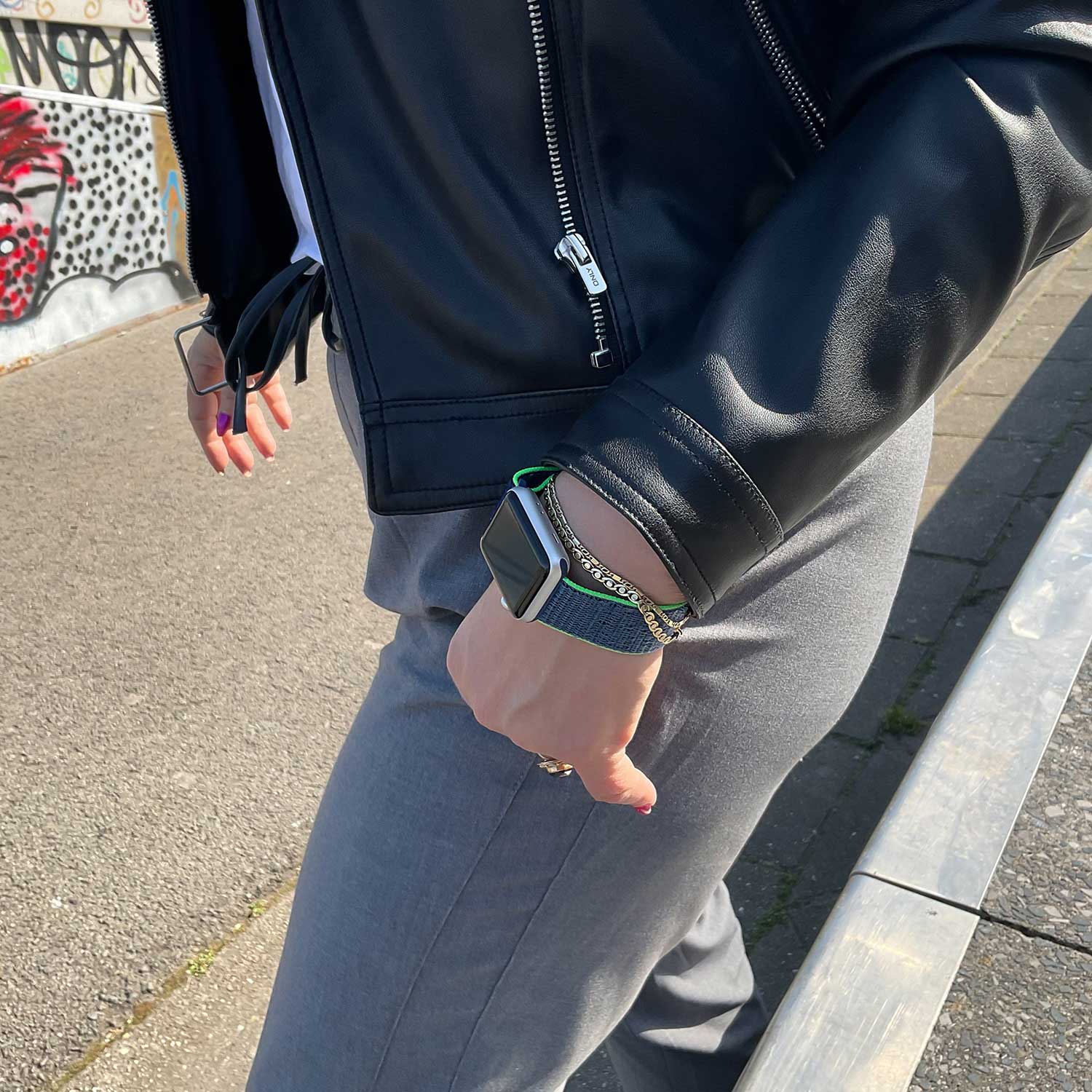 Apple-Watch-nylon-geweven-sport-band-neon-limoen-7440849375328-123watches-sfeer