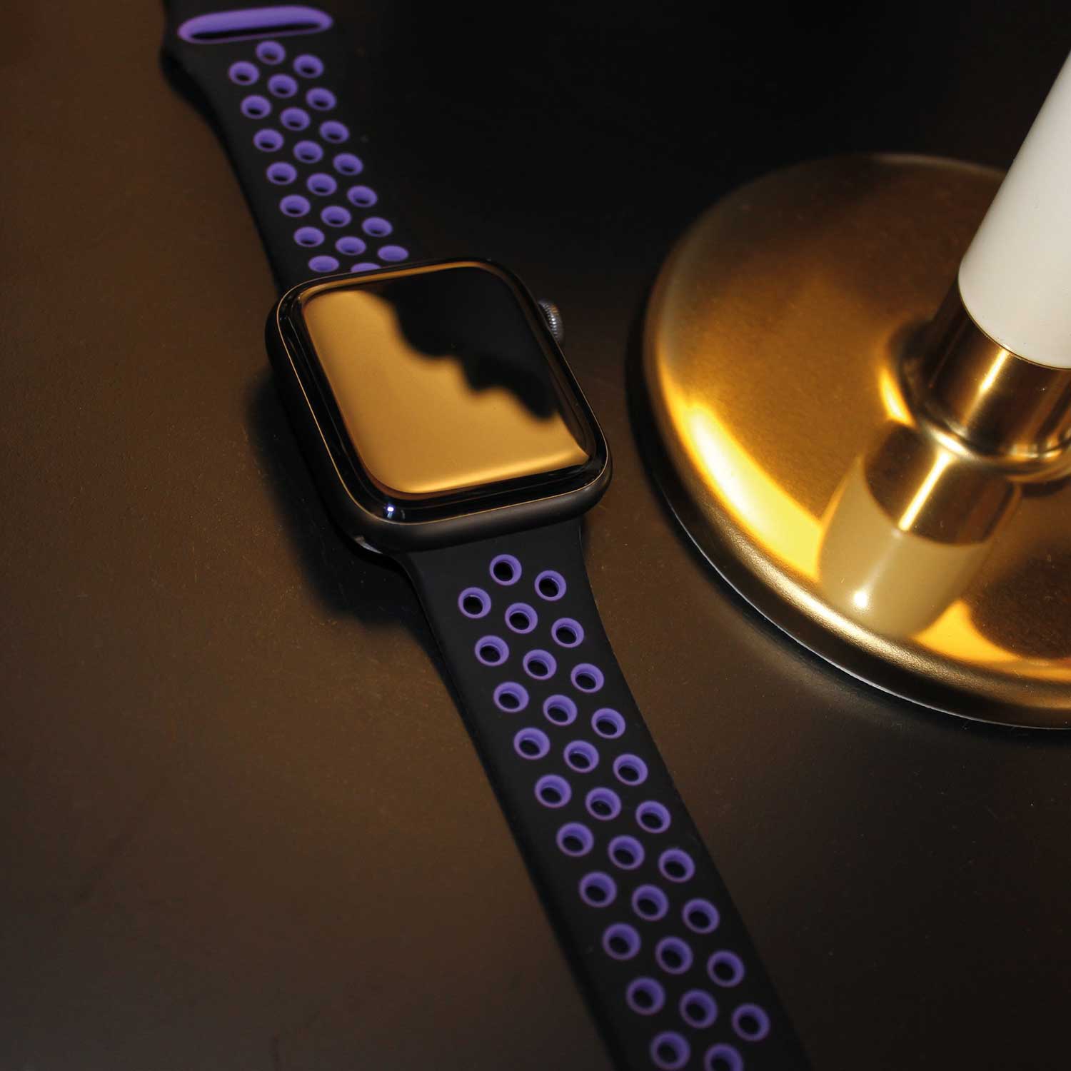 Apple-Watch-dubbel-sport-band-zwart-hyper-druif-7440849987958-123watches-sfeer