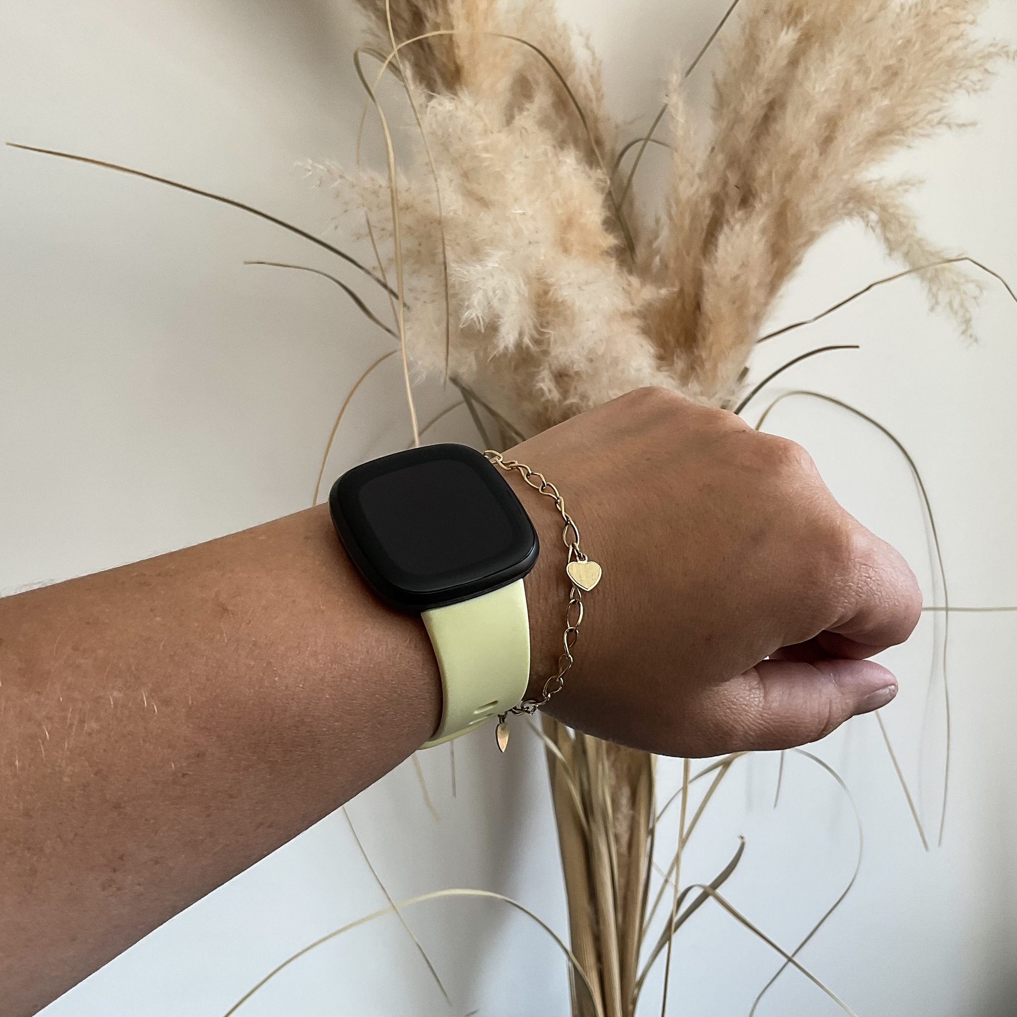 Fitbit Versa 3 / Sense sport band - geel