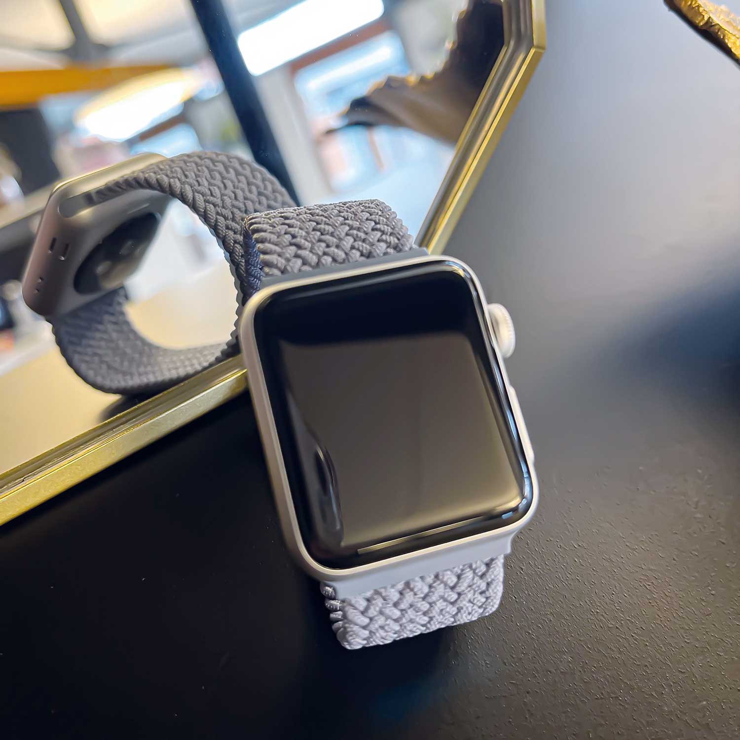 Apple-Watch-nylon-gevlochten-solo-band-leisteen-7440850096021-123watches-sfeer