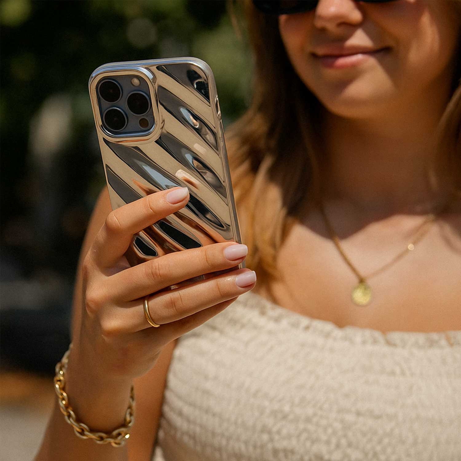 iPhone-13-telefoonhoesje-Lustra-zilver-7440850368395-123watches-sfeerfoto-1