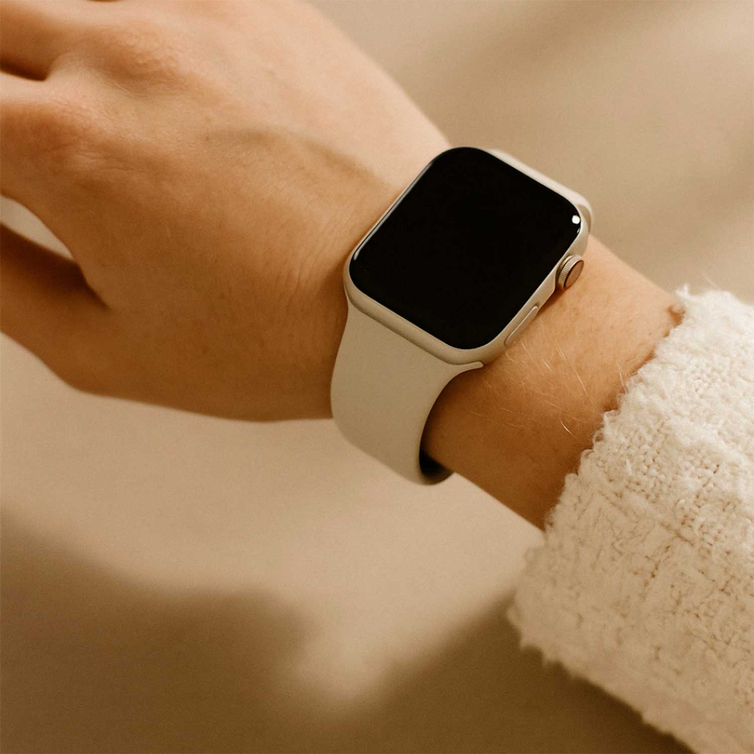 Apple-Watch-sport-band-sterrenlicht-7440850025021-123watches-sfeerfoto-1
