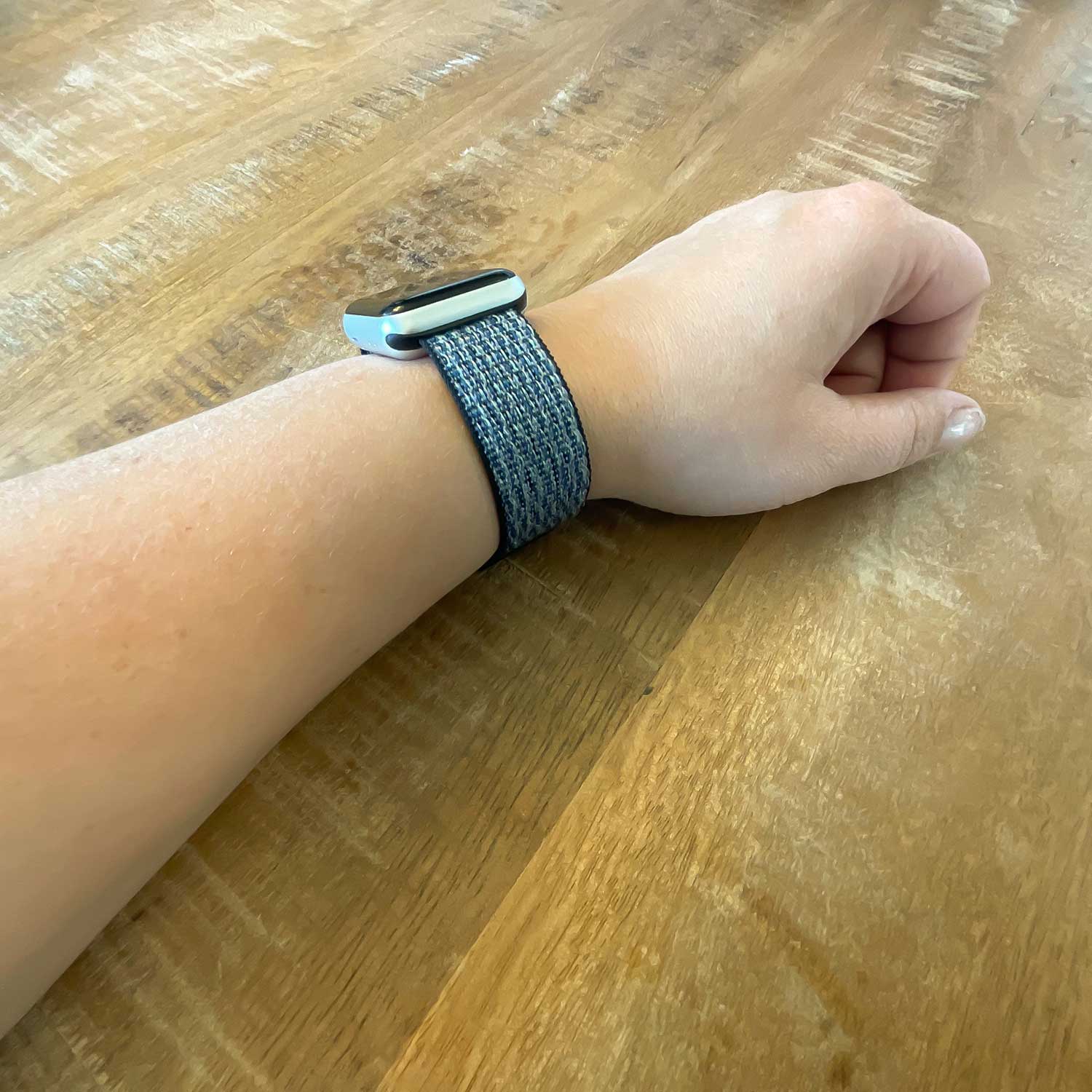 Apple-watch-nylon-sport-loop-band-storm-grijs-7440849363332-123watches-sfeer