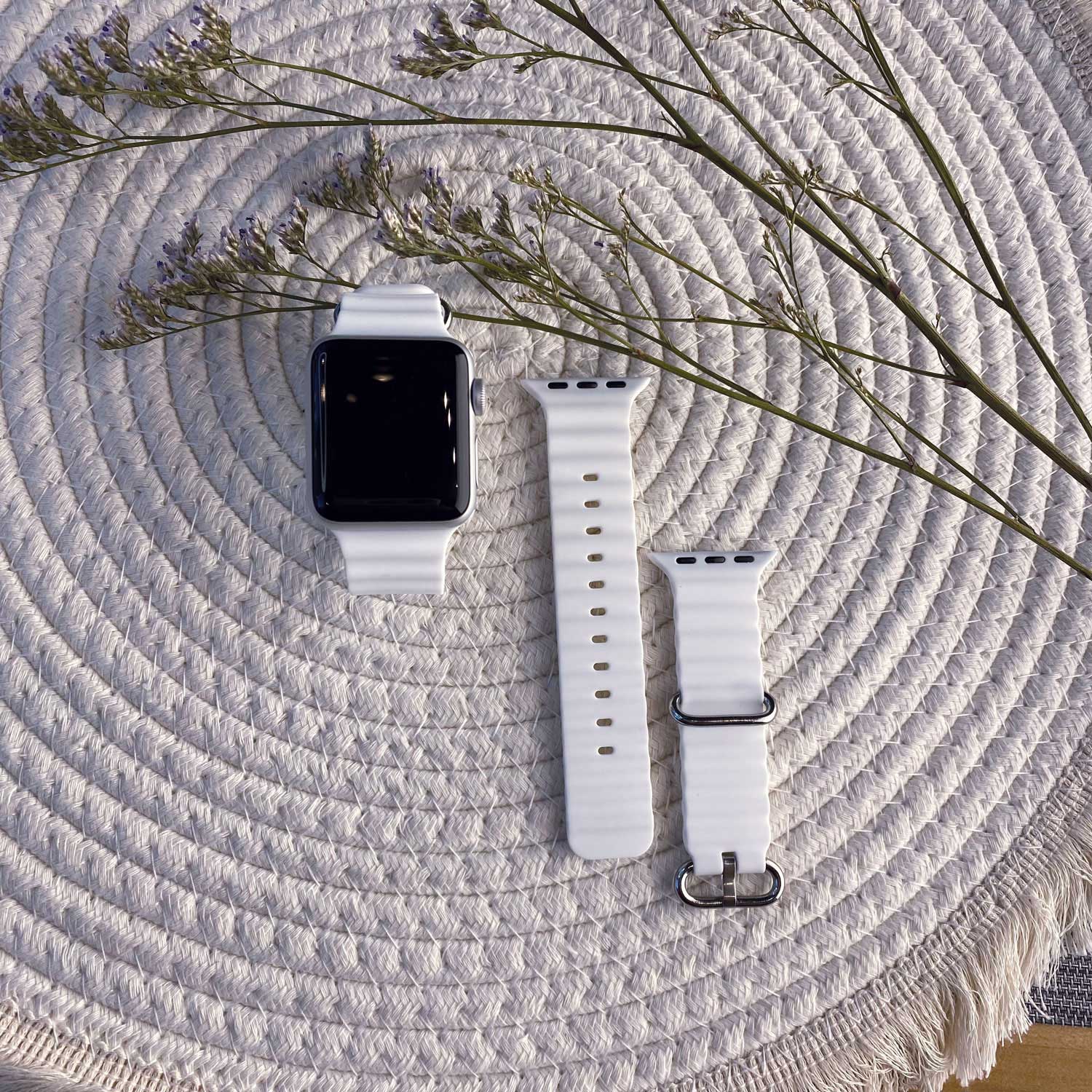 Apple-Watch-sport-ocean-band-sterrenlicht-7440850086077-123watches-sfeer2
