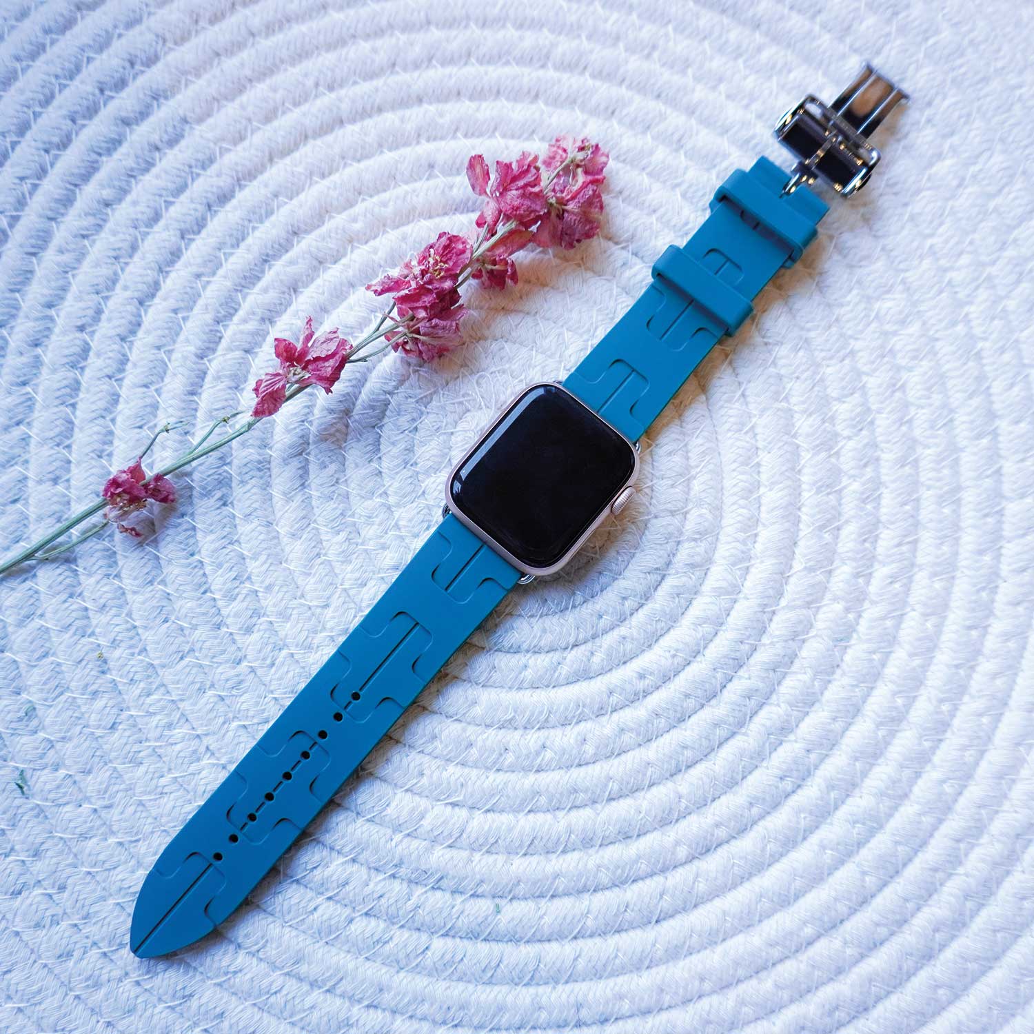 Apple-Watch-sport-Hermes-kilim-single-tour-dennengroen-7440850166168-123watches-sfeer2