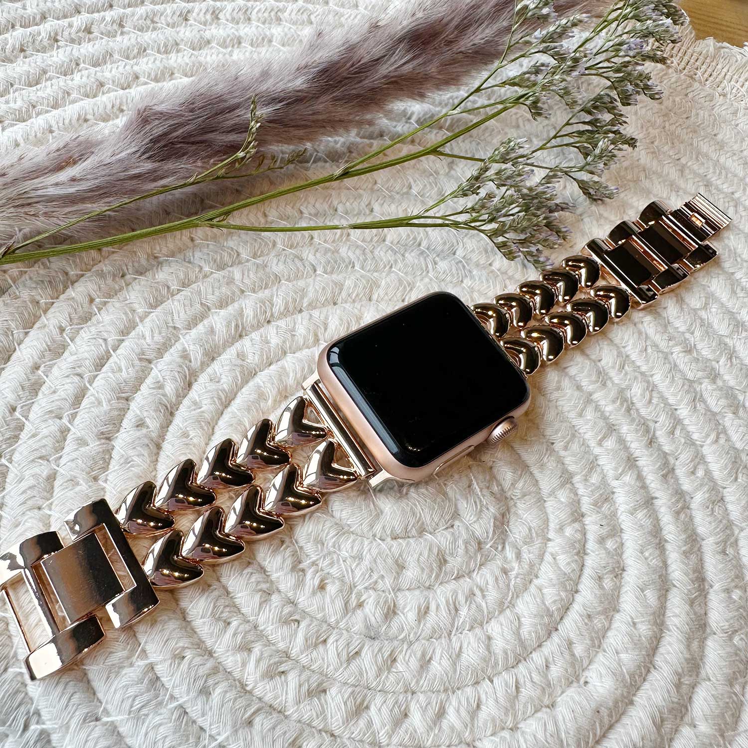 Apple-Watch-hart-stalen-schakel-band-rose-goud-7440850182137-123watches-sfeer2