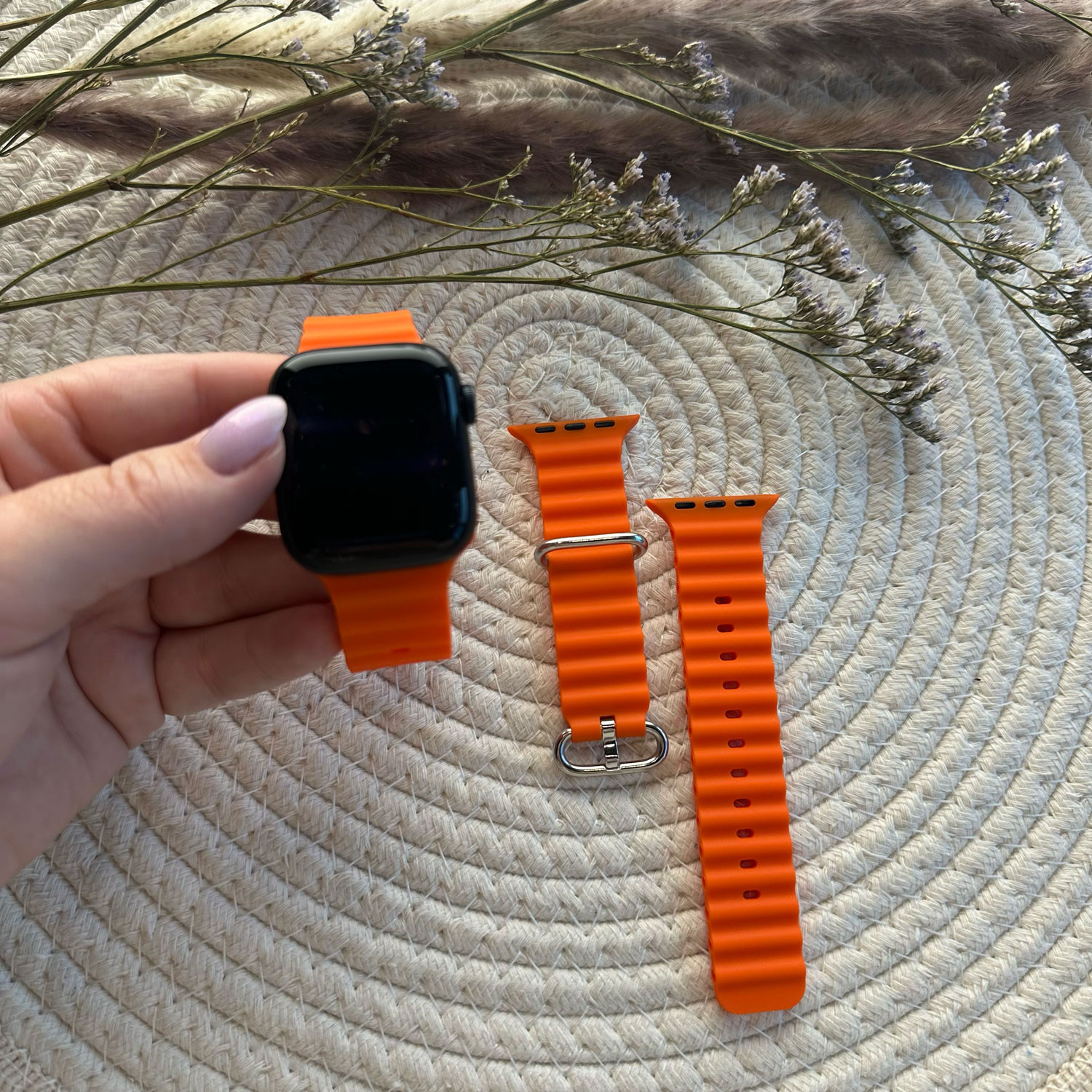 Apple-Watch-ocean-band-oranje-7440850085032-123watches-sfeerfoto2