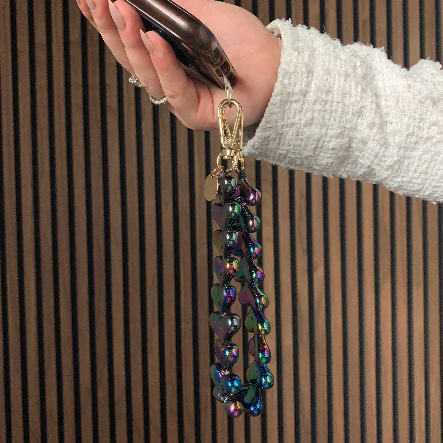 Telefoonkoord-heart-zwart-goud-7440850363314-sfeerfoto-3