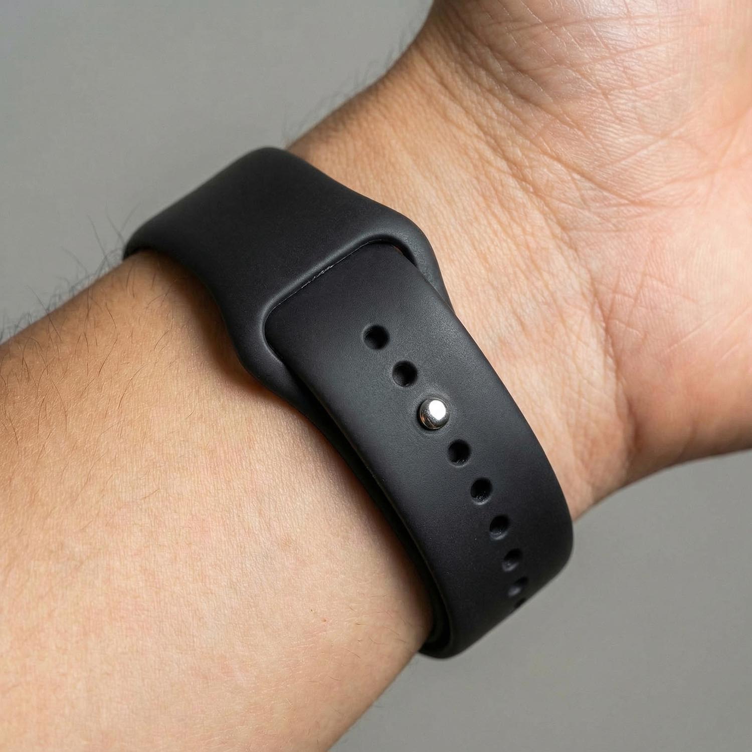 Apple-Watch-bandje-Ovaro-siliconen - zwart-7434008456492-123watches-sluiting