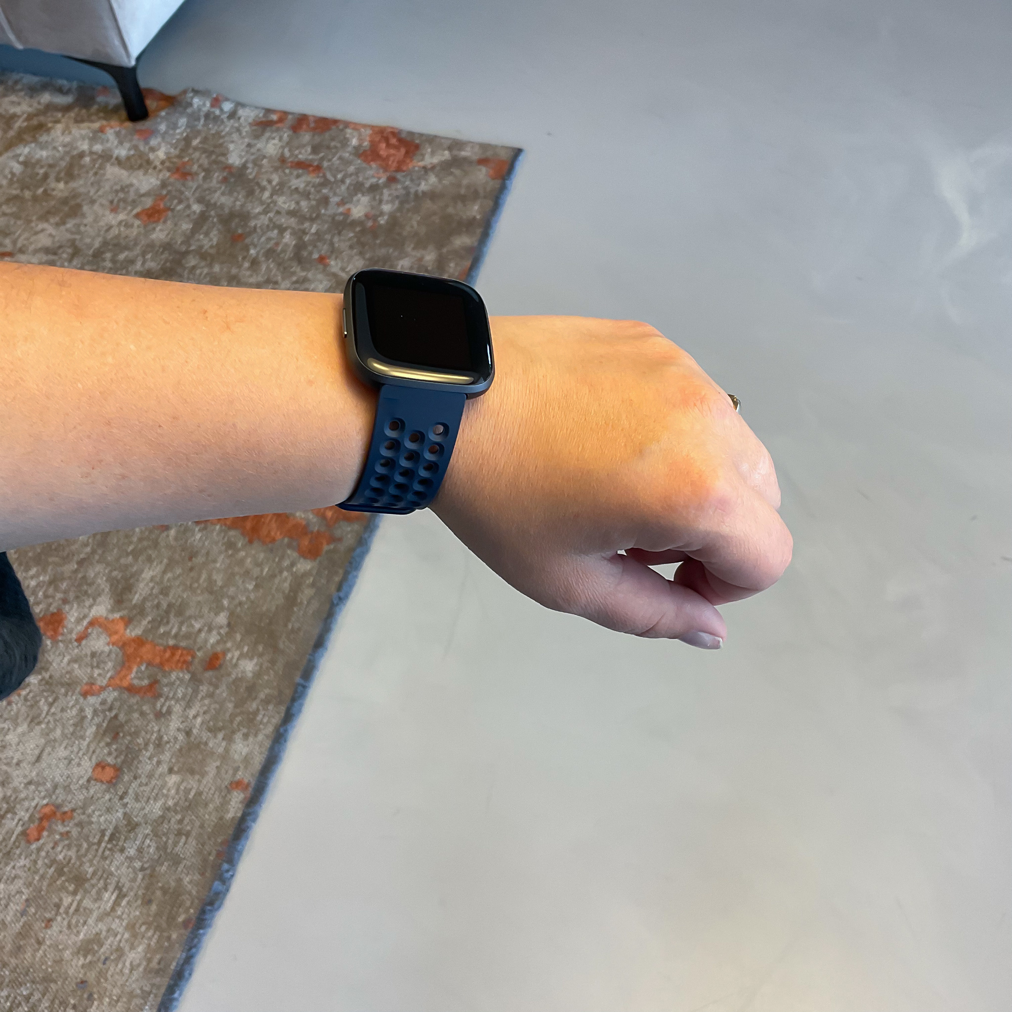 Fitbit Versa sport point band - donkerblauw