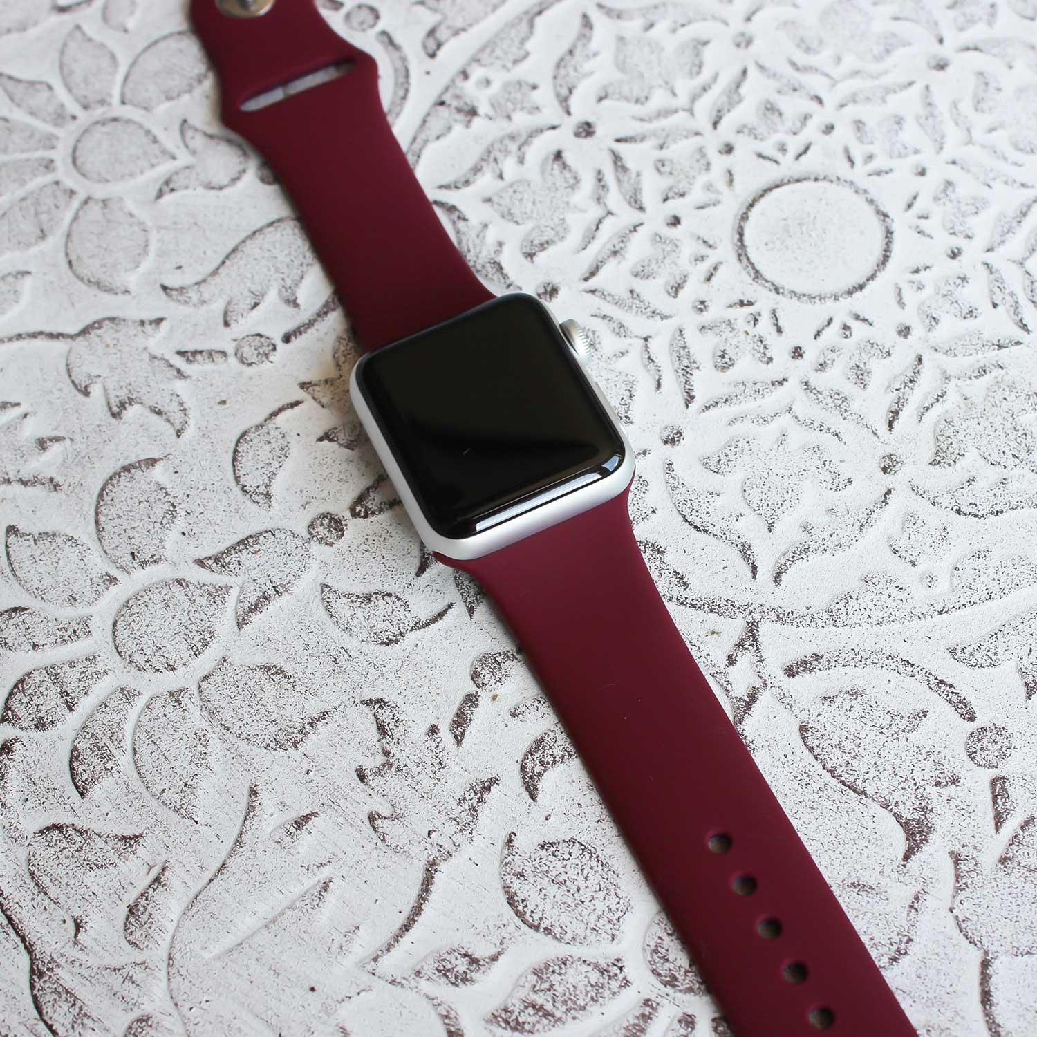 Apple-Watch-sport-band-wijnrood-7440849967998-123watches-sfeer