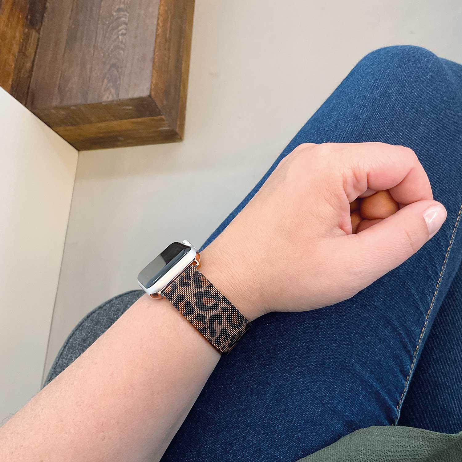 Apple-Watch-milanese-band-leopard-7440849845821-123watches-sfeer