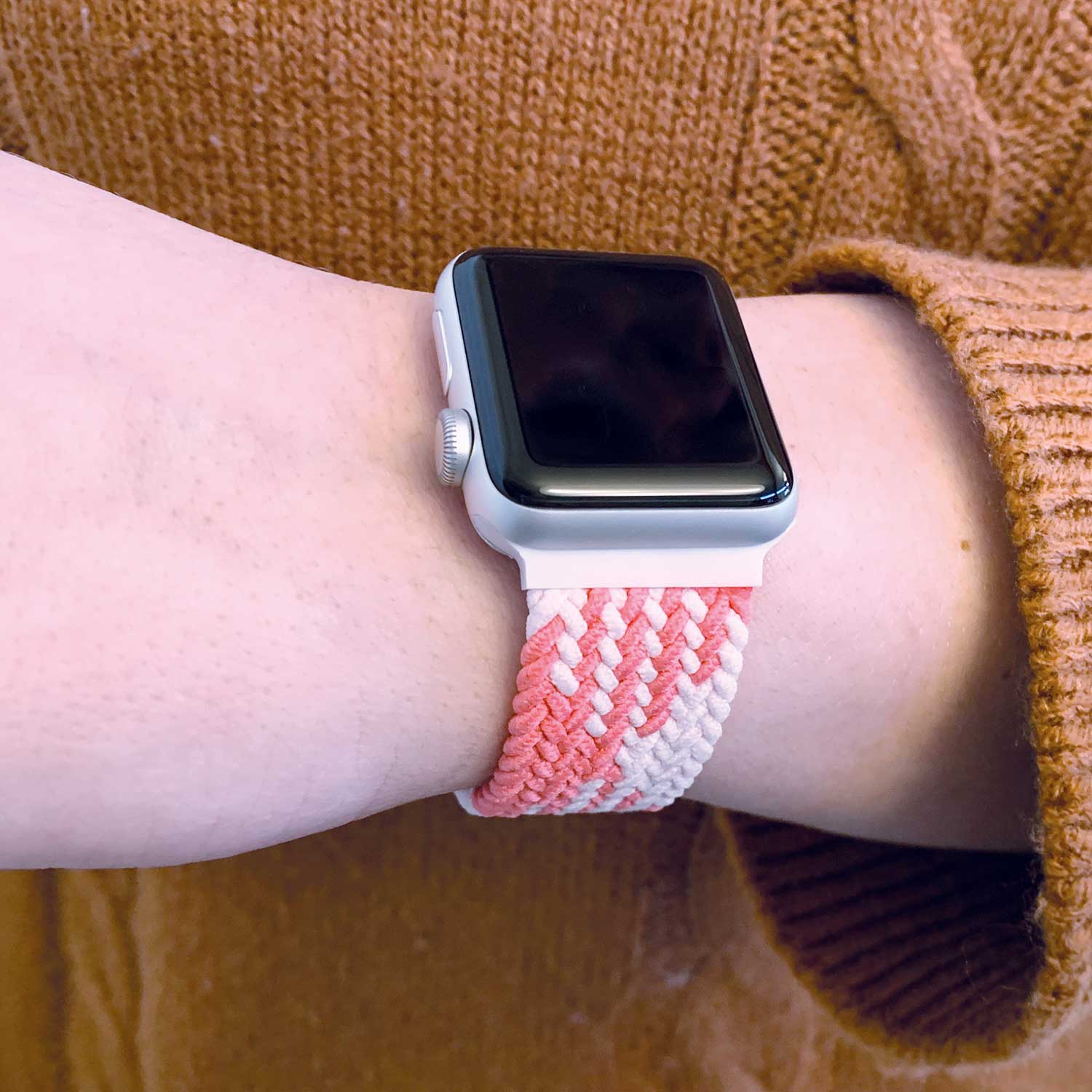 Apple-Watch-nylon-gevlochten-solo-band-roze-wit-7440849978994-123watches-sfeer