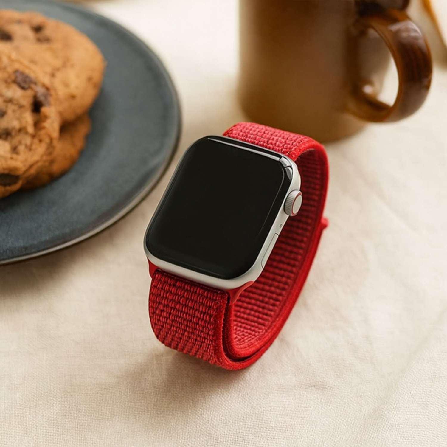 Apple-Watch-nylon-geweven-sport-band-rood-7440849363370-123watches-sfeer1