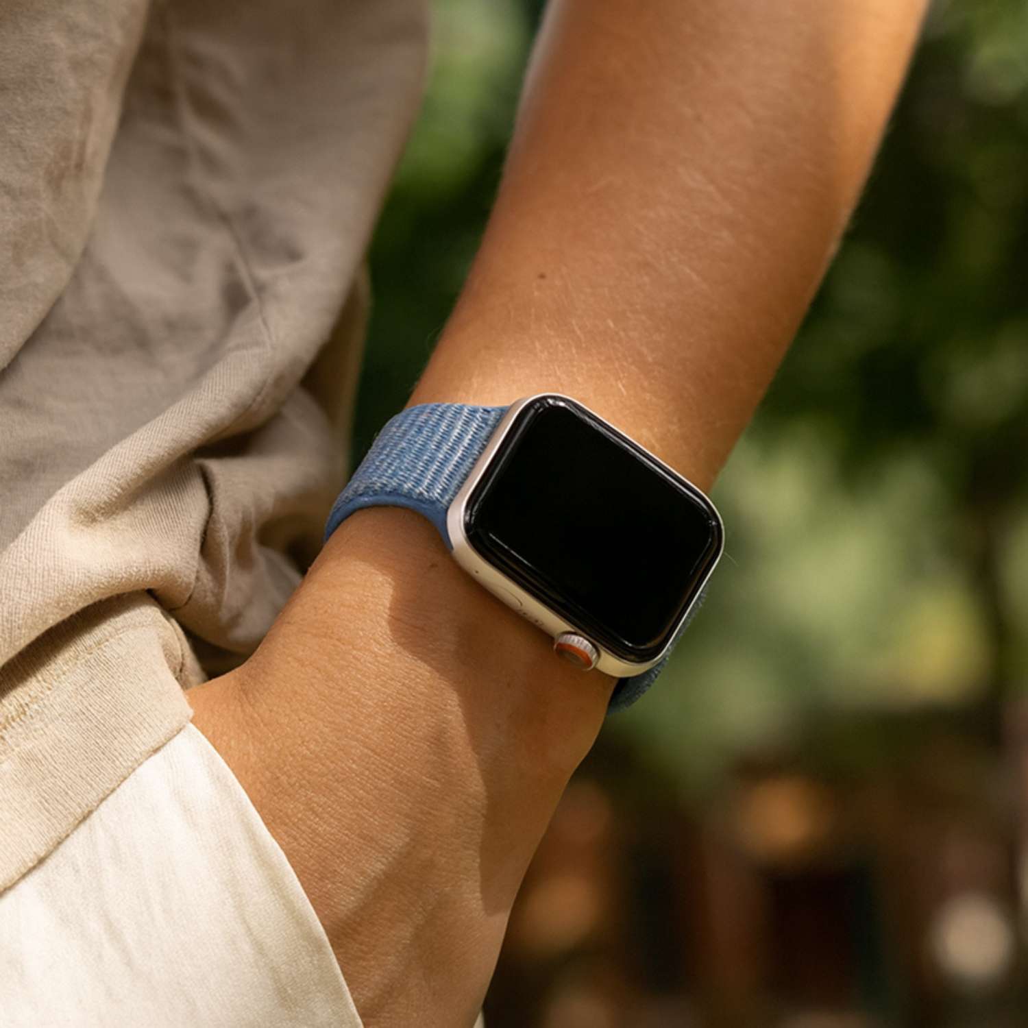 Apple-Watch-nylon-geweven-sport-band-cape-cod-blauw-7440849363356-123watches-sfeer2