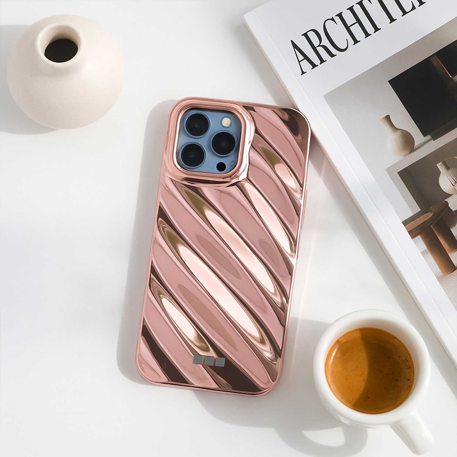 iPhone-15-Pro-telefoonhoesje-Lustra-roze-7440850369347-123watches-sfeerfoto-2