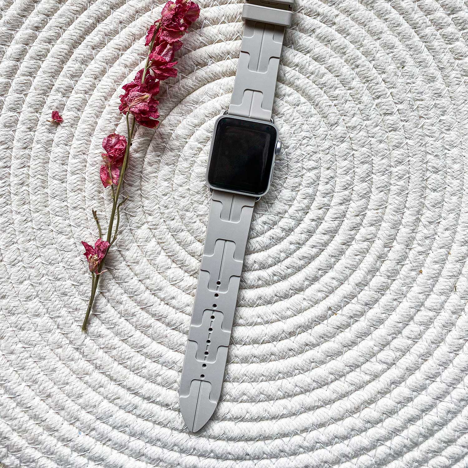 Apple-Watch-sport-Hermes-kilim-single-tour-sterrenlicht-7440850165147-123watches-sfeer