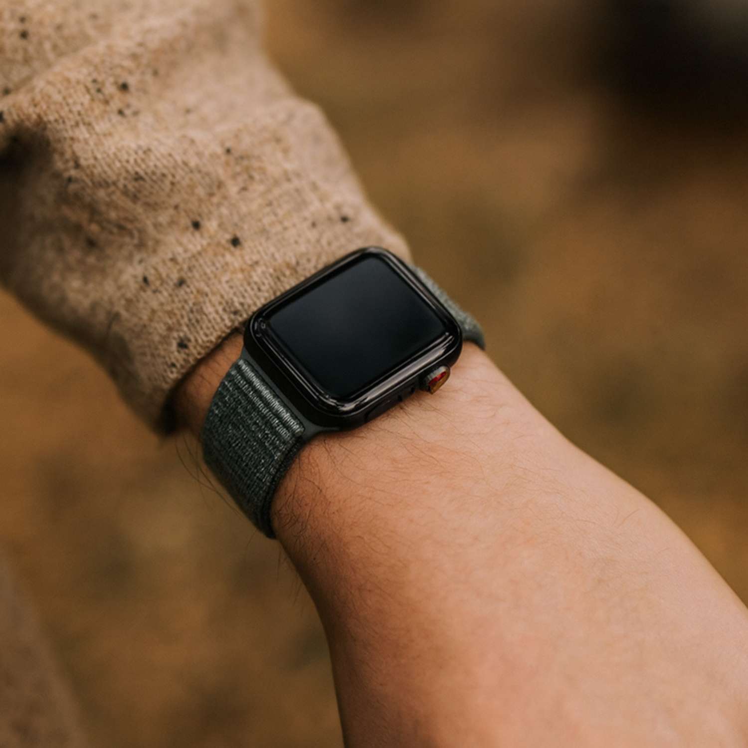 Apple-watch-nylon-sport-loop-band-storm-grijs-7440849363332-123watches-sfeer3