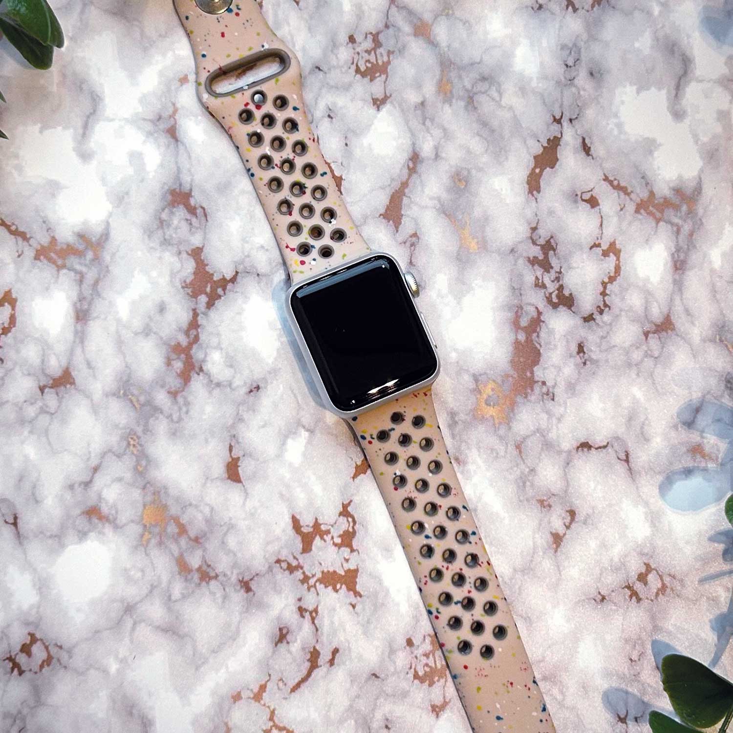 Apple-Watch-dubbel-sport-band-desert-stone-7440850171162-123watches-sfeer2