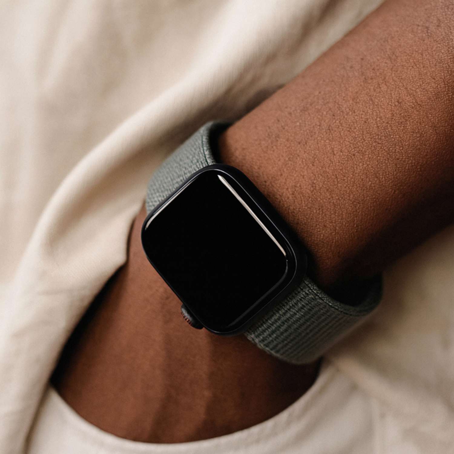 Apple-watch-nylon-sport-loop-band-Saliegroen-7440850396367-123watches-sfeer