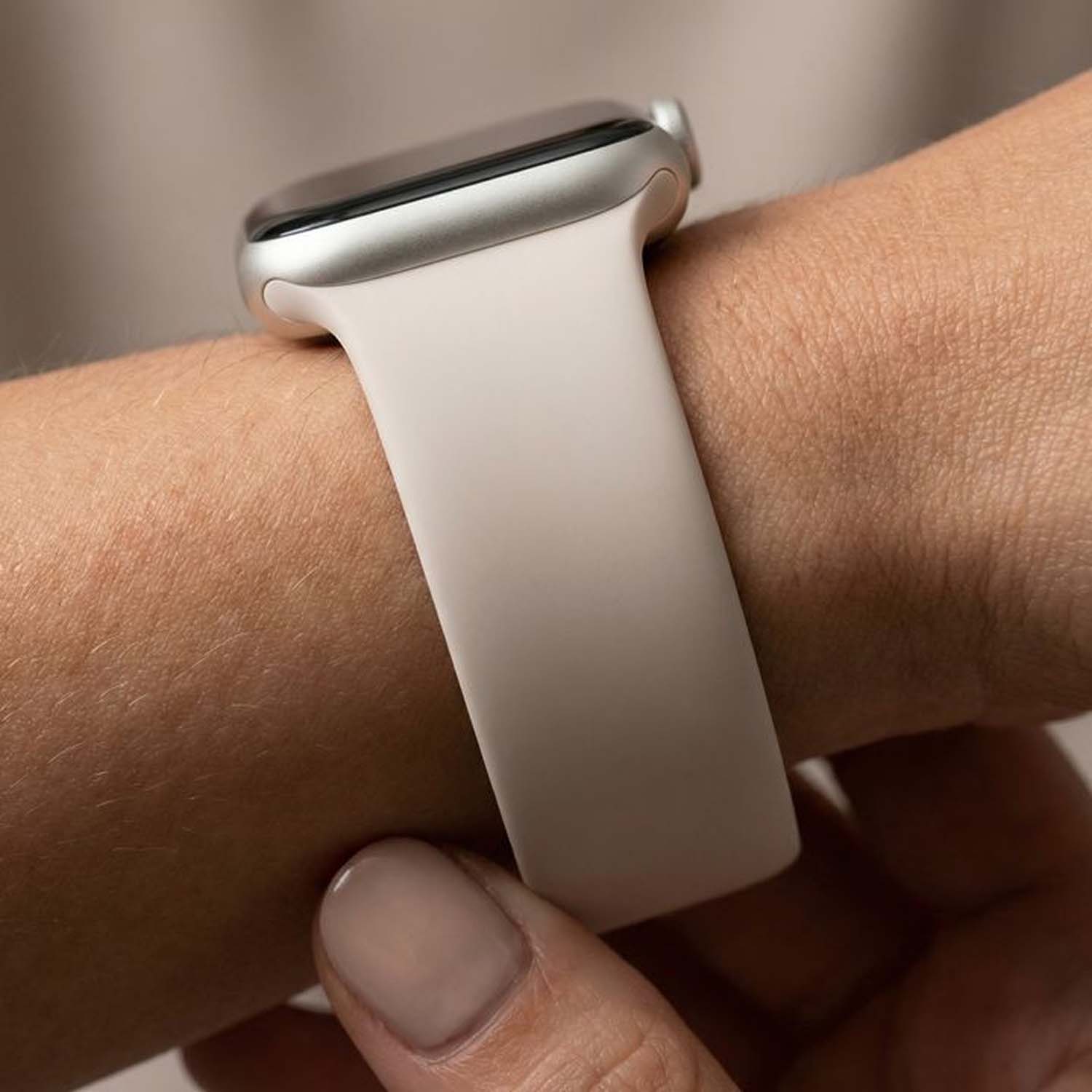 Apple-Watch-bandje-Aure-siliconen-solo-sterrenlicht-closeup-sluiting