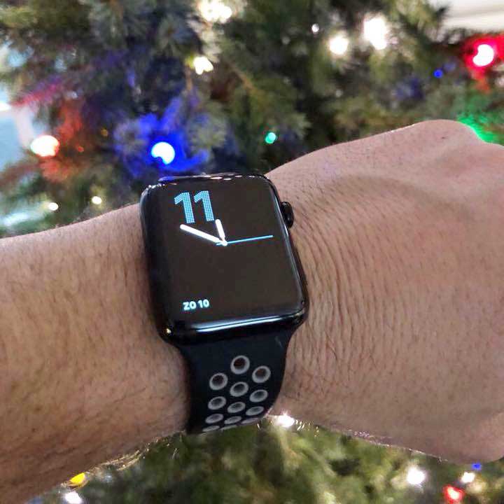 Apple-Watch-dubbel-sport-band-zwart-grijs-7434008456478-123watches-sfeer