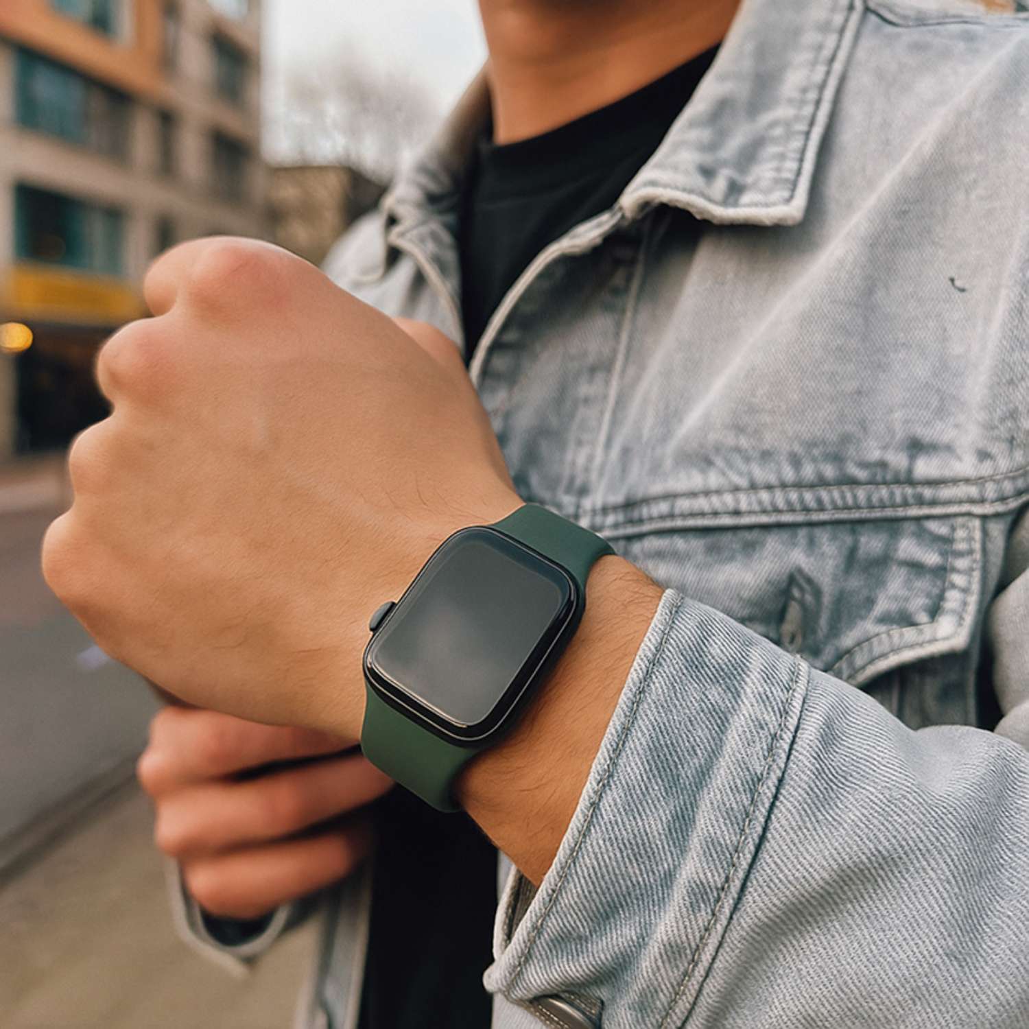 Apple-Watch-sport-band-olijfgroen-7440850158194-sfeer2