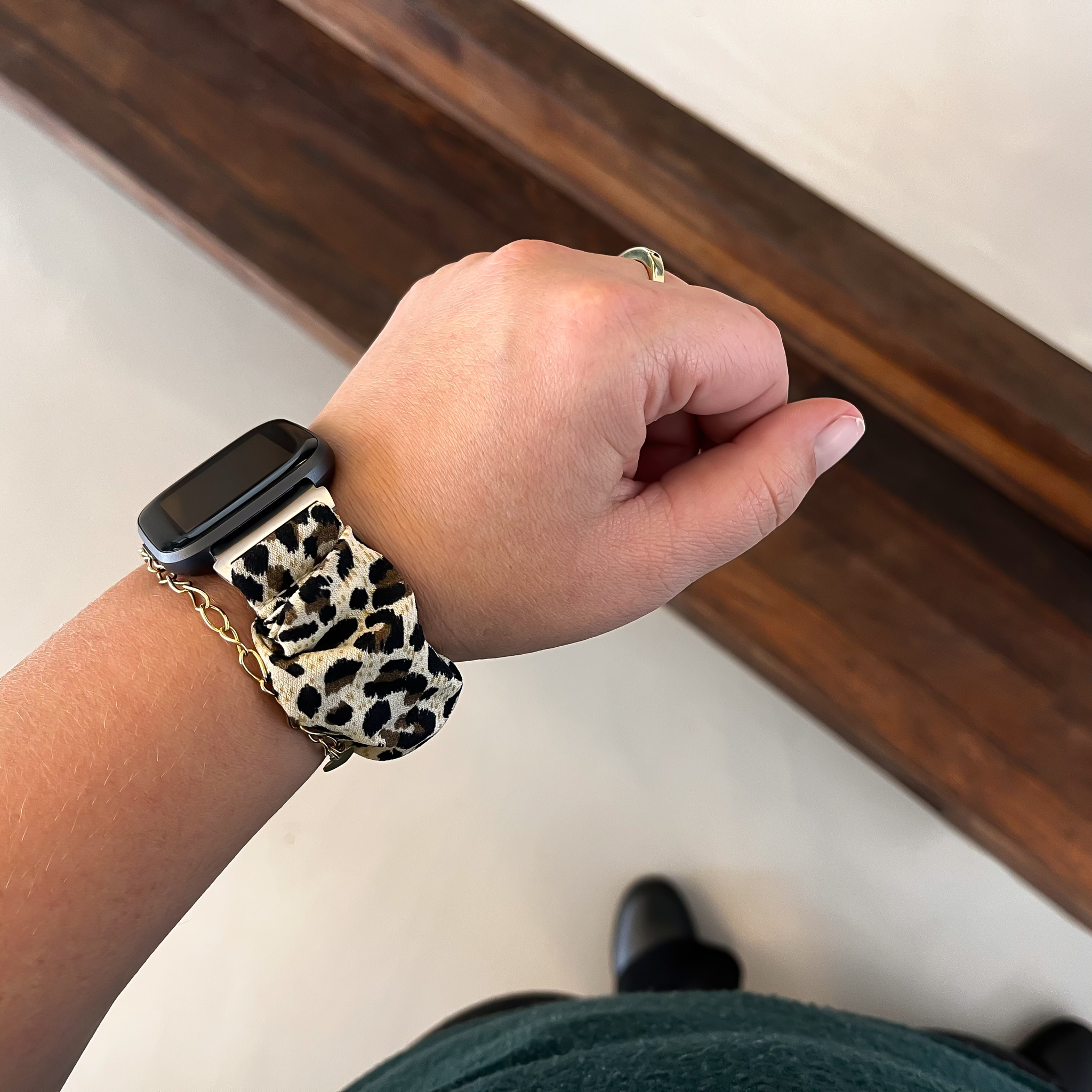Fitbit Versa nylon scrunchie band - panter