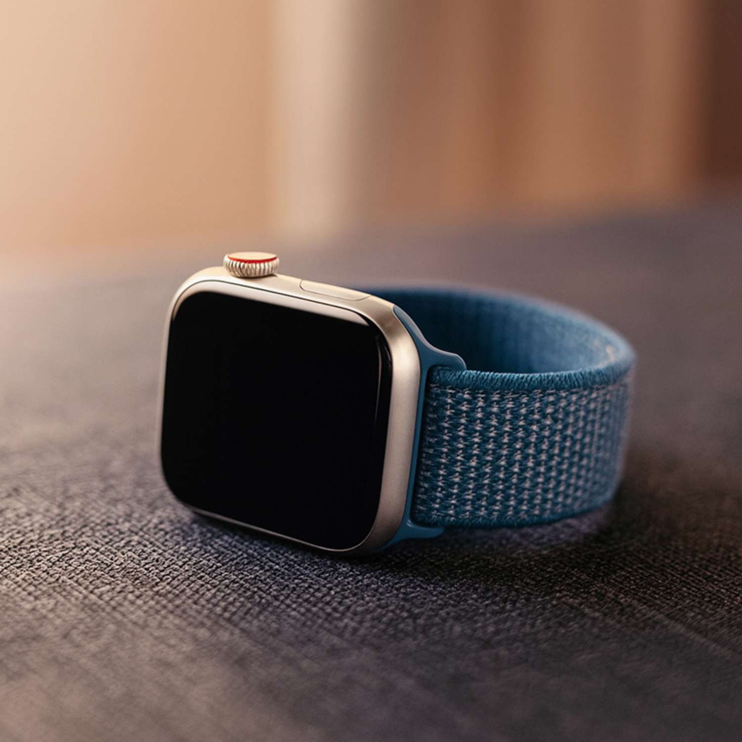 Apple-Watch-nylon-geweven-sport-band-cape-cod-blauw-7440849363356-123watches-sfeer3