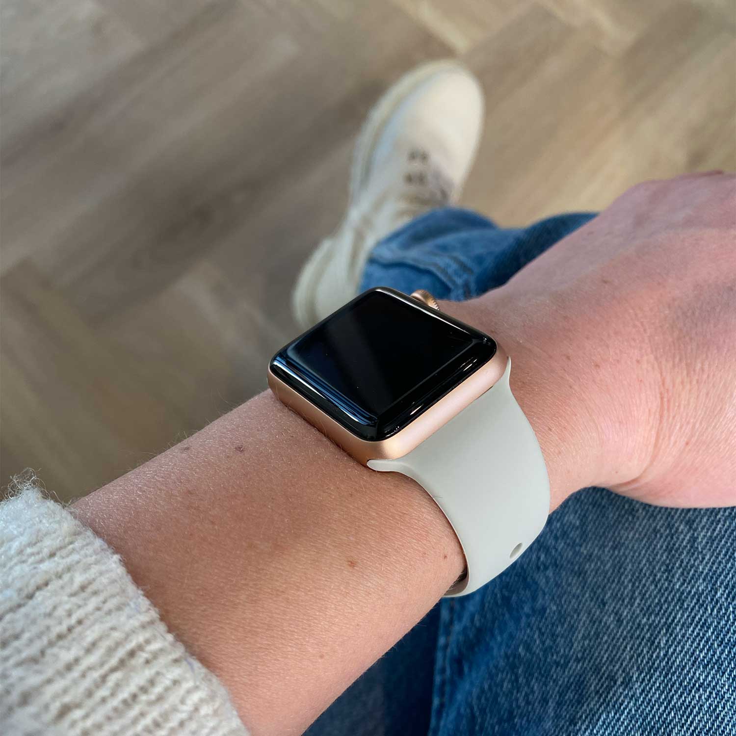 Apple-Watch-sport-band-steenbruin-7434008447476-123watches-sfeer
