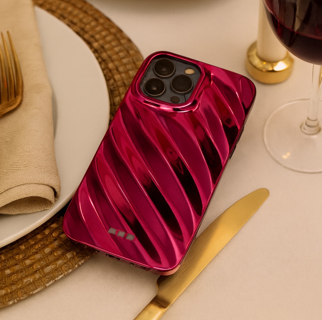 iPhone-16-Pro-telefoonhoesje-Lustra-fel-roze-7440850464431-123watches-sfeerfoto1