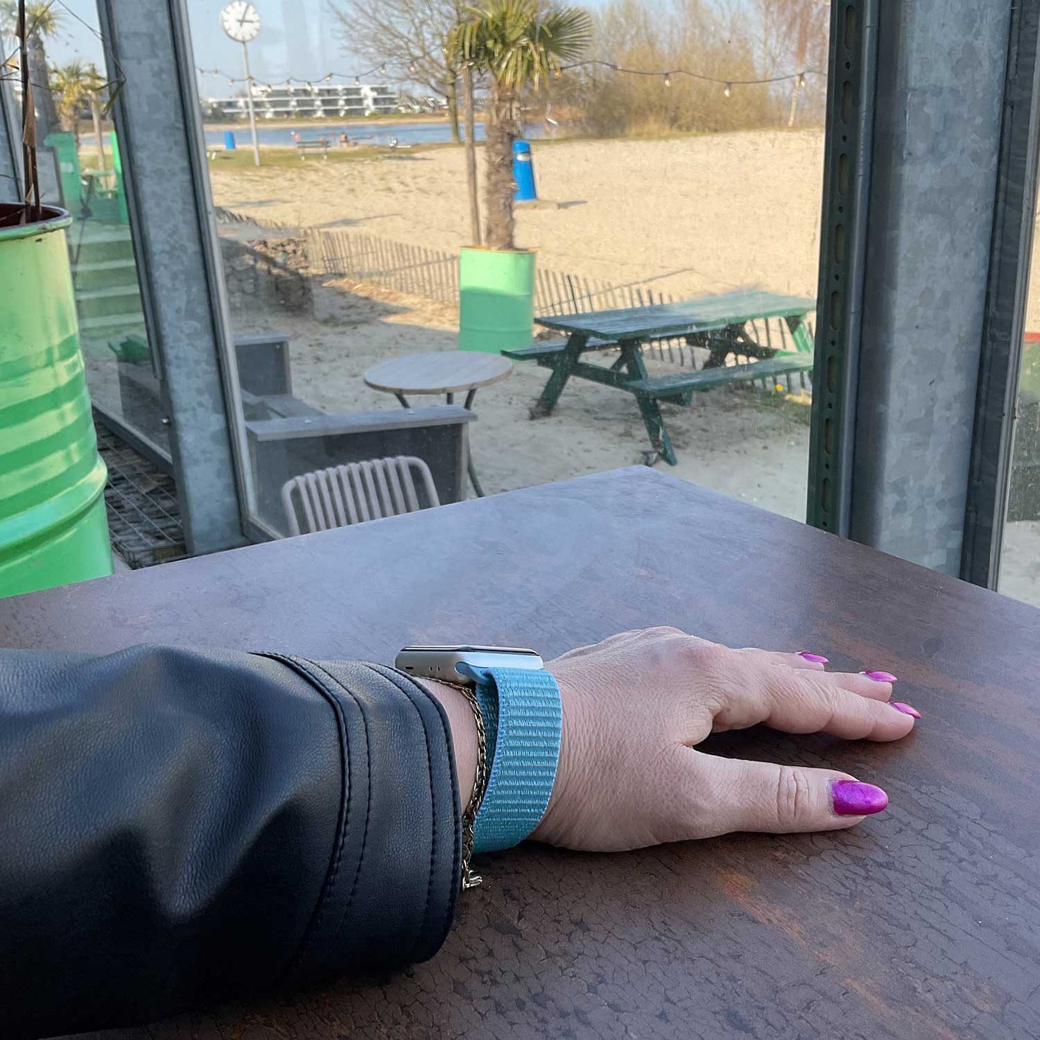 Apple-Watch-nylon-geweven-sport-band-korenbloem-7440849366333-123watches-sfeer