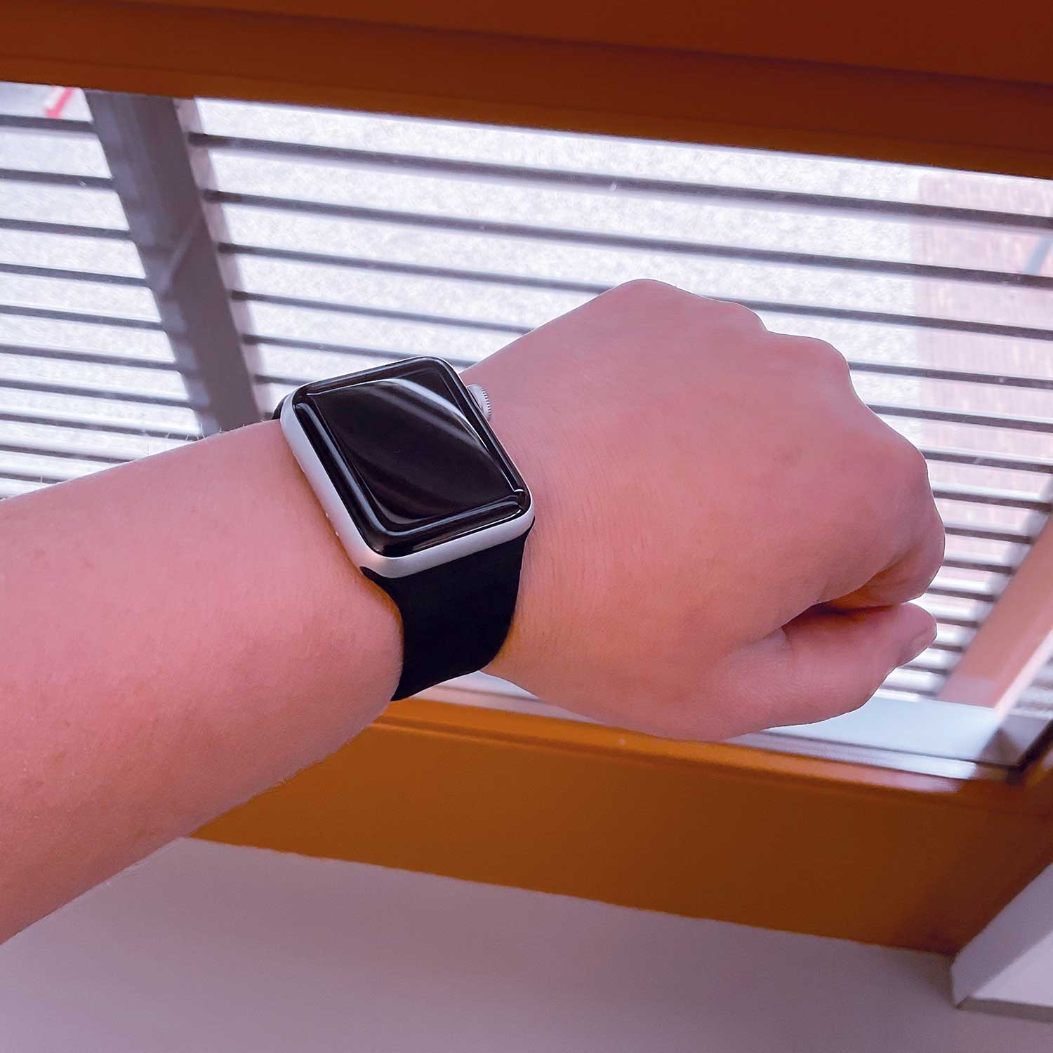 Apple-Watch-sport-solo-loop-band-zwart-7440849726762-123watches-sfeer