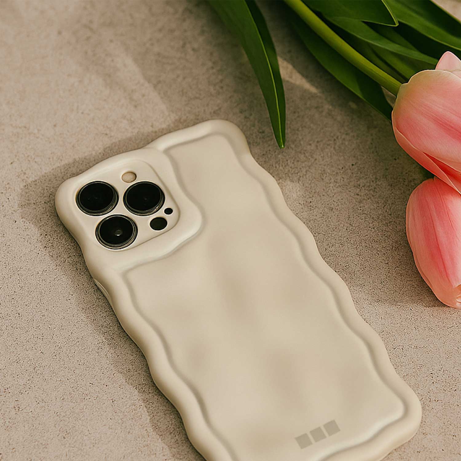 iPhone-13-Pro-telefoonhoesje-Sparkle-sterrenlicht-7440850382377-123watches-sfeerfoto-2