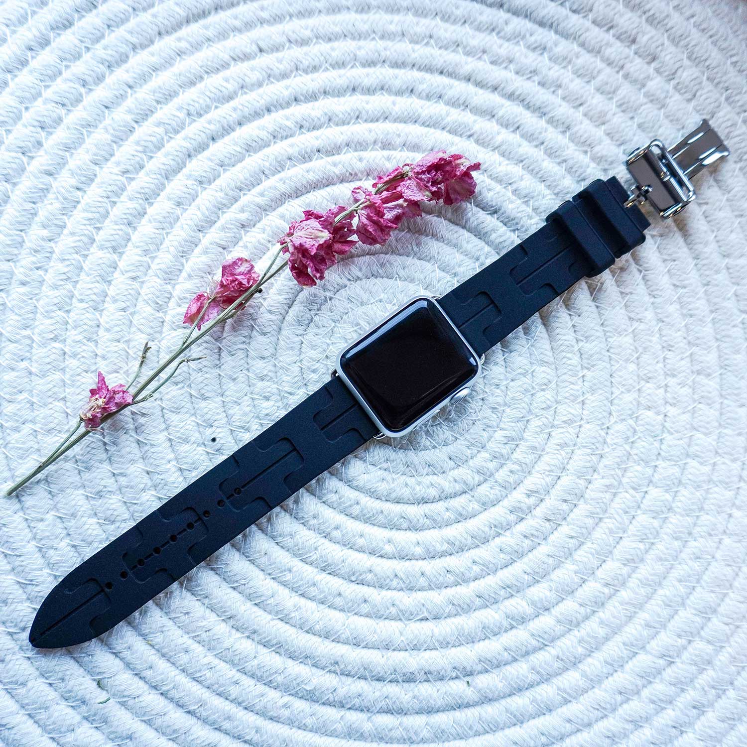 Apple-Watch-sport-Hermes-kilim-single-tour-zwart-7440850166113-123watches-sfeer2
