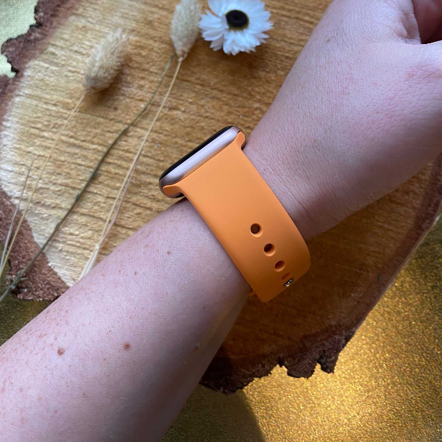 Apple-Watch-sport-band-fel-oranje-7440850169121-123watches-sfeer2