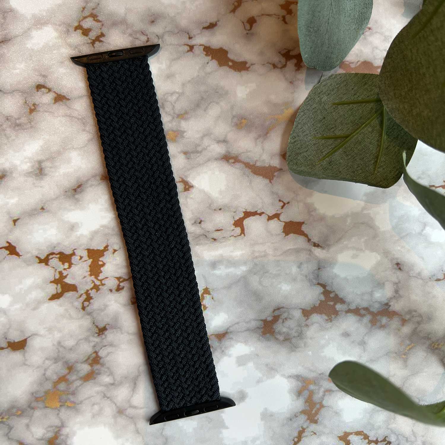 Apple-Watch-nylon-gevlochten-solo-band-houtskool-7440849981901-123watches-sfeer