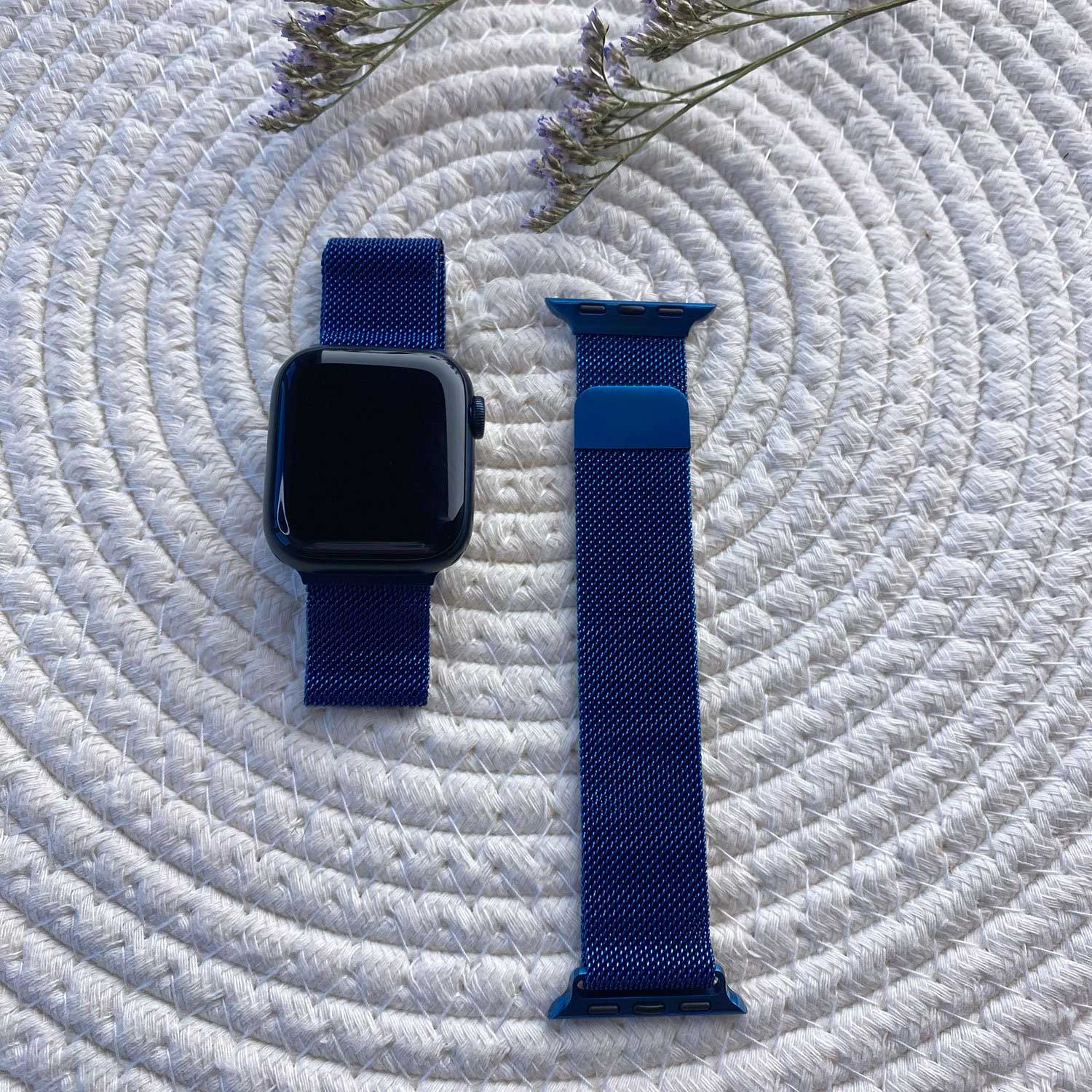 Apple-watch-milanese-band-blauw-7434008442433-123watches-sfeer