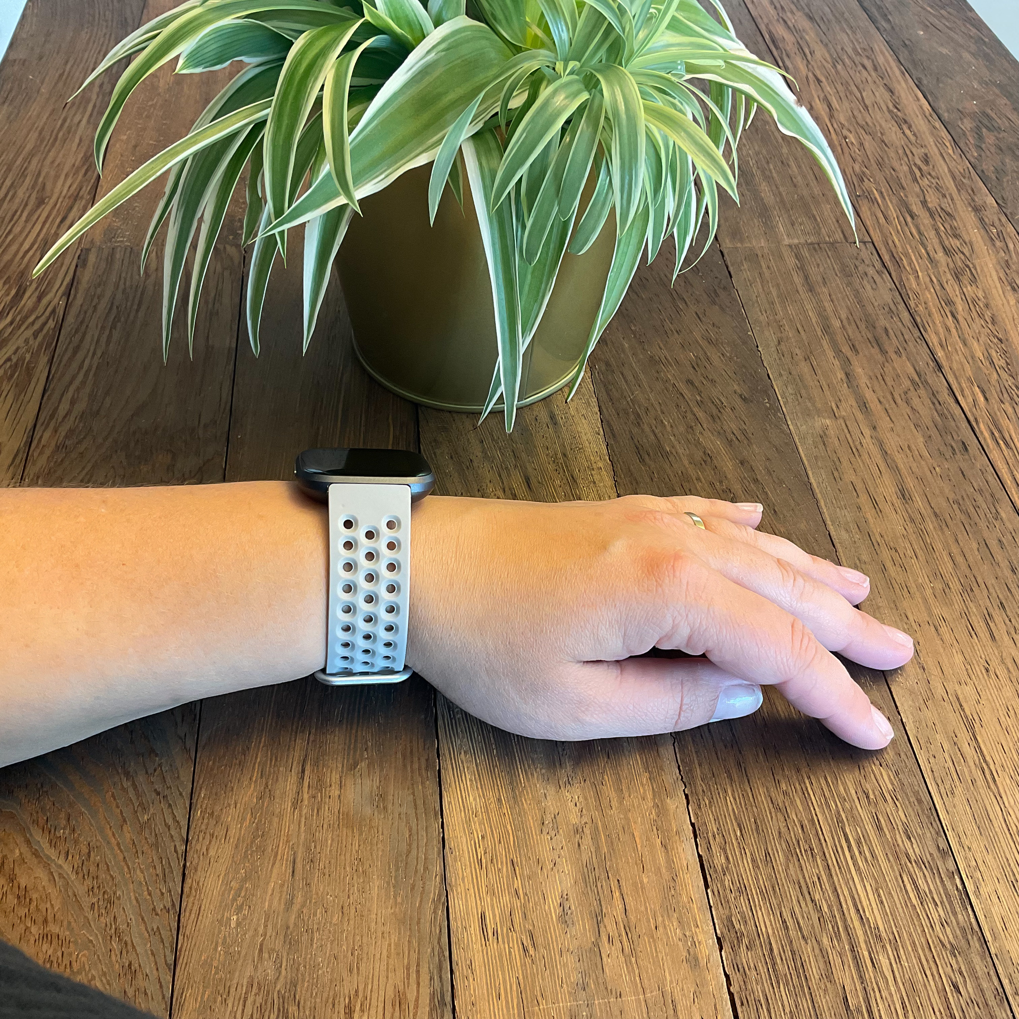 Fitbit Versa sport point band - grijs