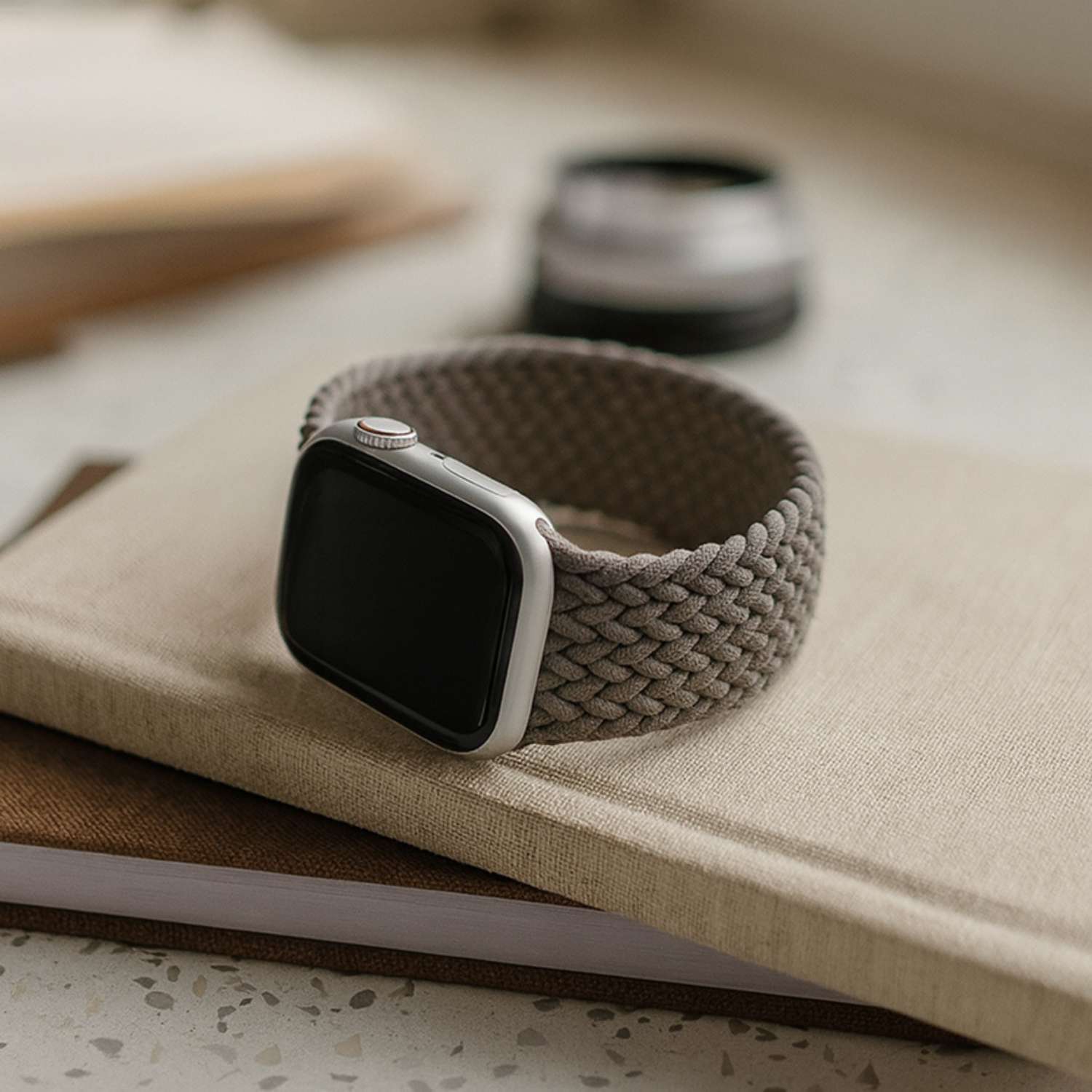 Apple-Watch-nylon-gevlochten-solo-band-klei-7440850178178-123watches-sfeer2